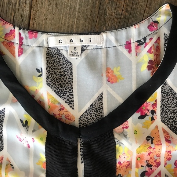 CAbi Grosgrain Floral Geometric Sleeveless Size S - Picture 4 of 11